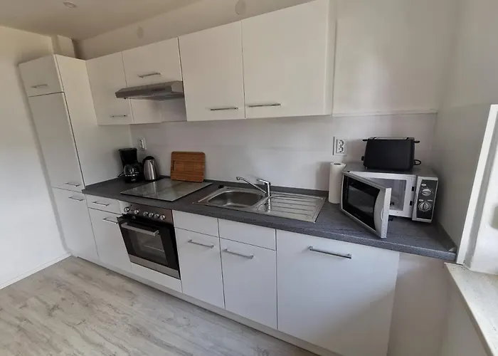 Rosmarie Am Elbradweg *