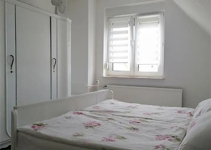 Rosmarie Am Elbradweg *